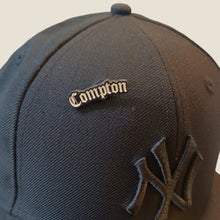 Cargar imagen en el visor de la galería, Pin Compton Glow In The Dark
