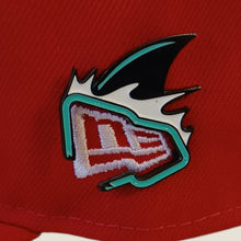 Cargar imagen en el visor de la galería, Pin Contorno Sharks Turquesa
