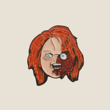 Cargar imagen en el visor de la galería, Pin Chucky Herido
