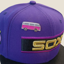 Cargar imagen en el visor de la galería, Pin Combi Retro Rosa
