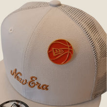 Cargar imagen en el visor de la galería, Pin Balón New Era Basquet Red
