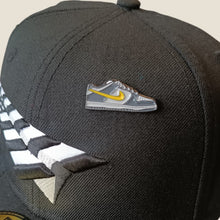 Cargar imagen en el visor de la galería, Pin Dunk Low Gris
