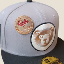 Cargar imagen en el visor de la galería, Pin Onlychamps Chicago Cubs Big Face

