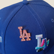 Cargar imagen en el visor de la galería, Pin LA cristales rosas
