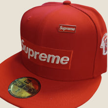 Cargar imagen en el visor de la galería, Pin Supreme Box Logo Rojo
