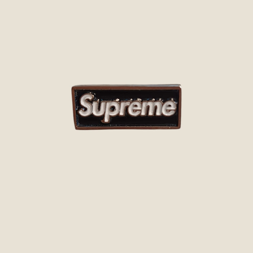 Pin Supreme Box Logo Negro