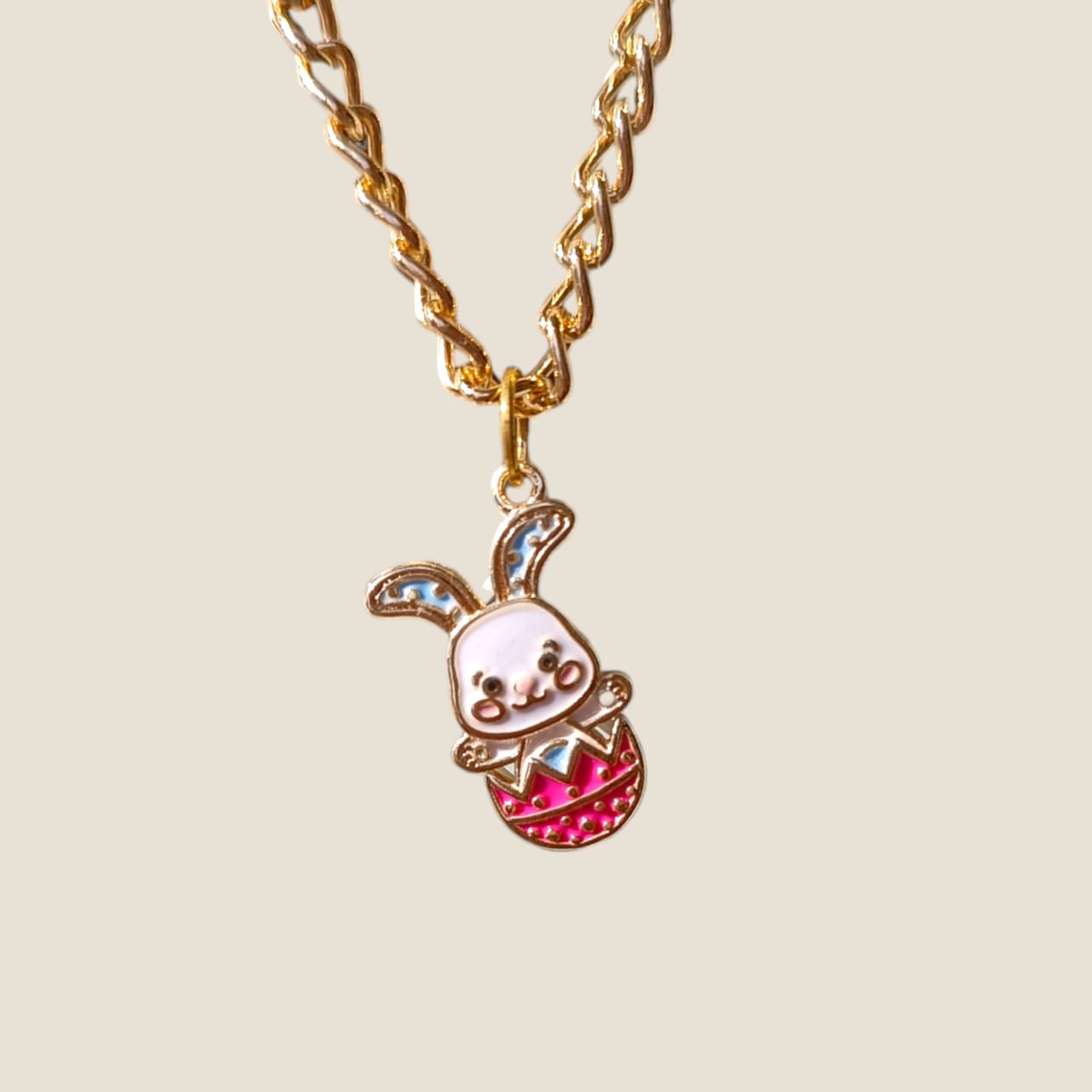 Pin con cadena conejo de pascua – King Pin mx