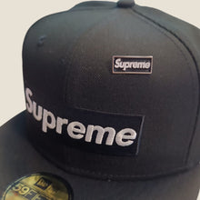 Cargar imagen en el visor de la galería, Pin Supreme Box Logo Negro
