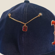 Cargar imagen en el visor de la galería, Pin con cadena Cuban Rojo Grande
