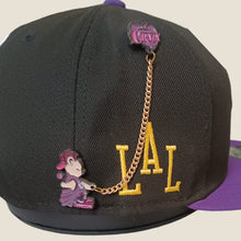 Cargar imagen en el visor de la galería, Pin con cadena Crazy for u morado
