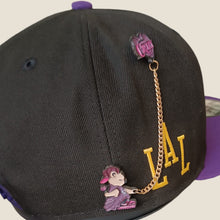 Cargar imagen en el visor de la galería, Pin con cadena Crazy for u morado
