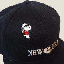 Cargar imagen en el visor de la galería, Pin Snoopy Joe Cool
