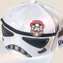 Cargar imagen en el visor de la galería, Pin Troopers
