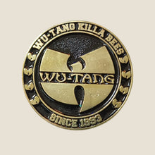 Cargar imagen en el visor de la galería, Pin Wu Tang Killa Bees Gold
