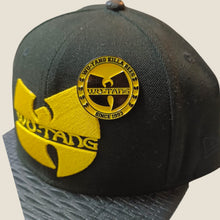 Cargar imagen en el visor de la galería, Pin Wu Tang Killa Bees Black
