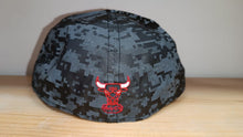 Cargar imagen en el visor de la galería, 59FIFTY Chicago Bulls Digital Camo Reflective
