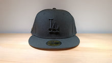 Cargar imagen en el visor de la galería, 59Fifty Los Angeles Dodgers Triple Black Custom Dr Dre
