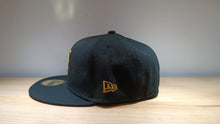 Cargar imagen en el visor de la galería, 59Fifty New Era Jockey 5950day 100th aniversario
