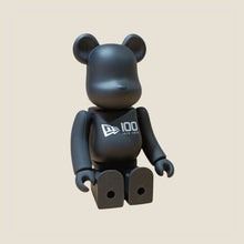 Cargar imagen en el visor de la galería, Bear Brick x New Era 100 años
