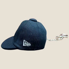 Cargar imagen en el visor de la galería, Keychan mini cap Yankees
