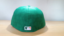 Cargar imagen en el visor de la galería, 59Fifty New York Yankees ST Patrick Day 2025
