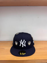 Cargar imagen en el visor de la galería, 59Fifty New York Yankees By Spike Lee Guantes
