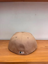 Cargar imagen en el visor de la galería, 59Fifty Chicago White Sox Beige
