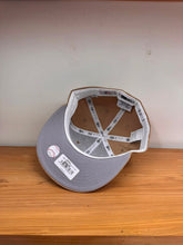 Cargar imagen en el visor de la galería, 59Fifty Chicago White Sox Beige
