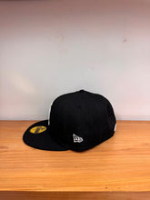 Cargar imagen en el visor de la galería, 59Fifty Chicago White Sox Pattern
