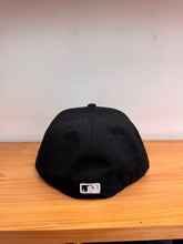 Cargar imagen en el visor de la galería, 59Fifty Chicago White Sox Pattern
