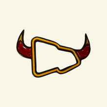 Cargar imagen en el visor de la galería, Pin Contorno Bulls Amarillo/Rojo
