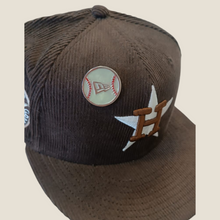 Cargar imagen en el visor de la galería, Pin Pelota New Era Glow In The Dark
