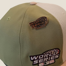 Cargar imagen en el visor de la galería, Pin World Series 2004 Gold Edition
