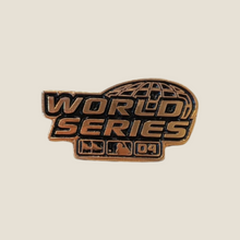 Cargar imagen en el visor de la galería, Pin World Series 2004 Gold Edition
