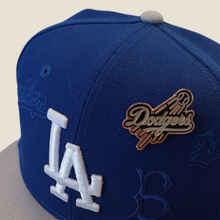 Cargar imagen en el visor de la galería, Pin Los Angeles Dodgers Glow In The Dark
