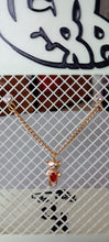 Cargar imagen en el visor de la galería, Pin de cadena Oso zirconia roja
