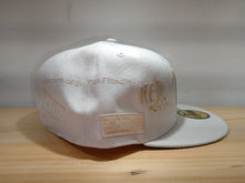 Cargar imagen en el visor de la galería, 5950 NEW ERA 10 AÑOS FRIENDS &amp; FAMILY

