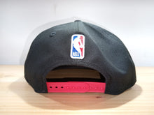 Cargar imagen en el visor de la galería, Gorra Chicago Bulls NBA Statement  Snapback

