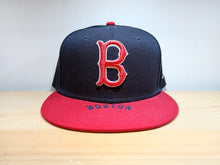 Cargar imagen en el visor de la galería, BOSTON RED SOX VISOR  SCRIP 5950 MLB
