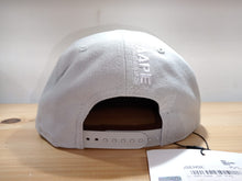 Cargar imagen en el visor de la galería, APE GRIS SNAPBACK BAPE
