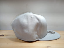 Cargar imagen en el visor de la galería, APE GRIS SNAPBACK BAPE
