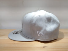 Cargar imagen en el visor de la galería, APE GRIS SNAPBACK BAPE
