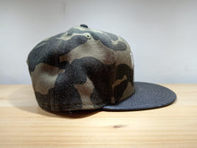 Cargar imagen en el visor de la galería, A BATHING APE BAPE CAMO SNAPBACK
