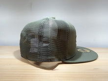 Cargar imagen en el visor de la galería, Supreme Box Logo Mesh Back New Era Olive
