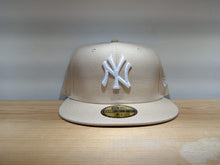 Cargar imagen en el visor de la galería, New York Yankees MLB Beige
