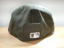 Cargar imagen en el visor de la galería, Gorra New York Yankees League Essential Olive 5950
