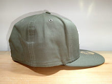 Cargar imagen en el visor de la galería, Gorra New York Yankees League Essential Olive 5950
