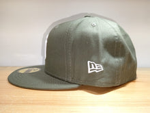 Cargar imagen en el visor de la galería, Gorra New York Yankees League Essential Olive 5950
