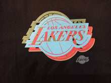 Cargar imagen en el visor de la galería, Playera New Era Los Angeles Lakers hombre
