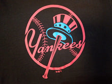 Cargar imagen en el visor de la galería, Playera New York Yankees Big Logo
